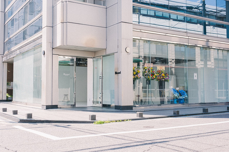 大阪府での撮影が可能なカメラマン「Blessed Studio Osaka｜本町北浜　自然光撮影スタジオ」の作例画像
